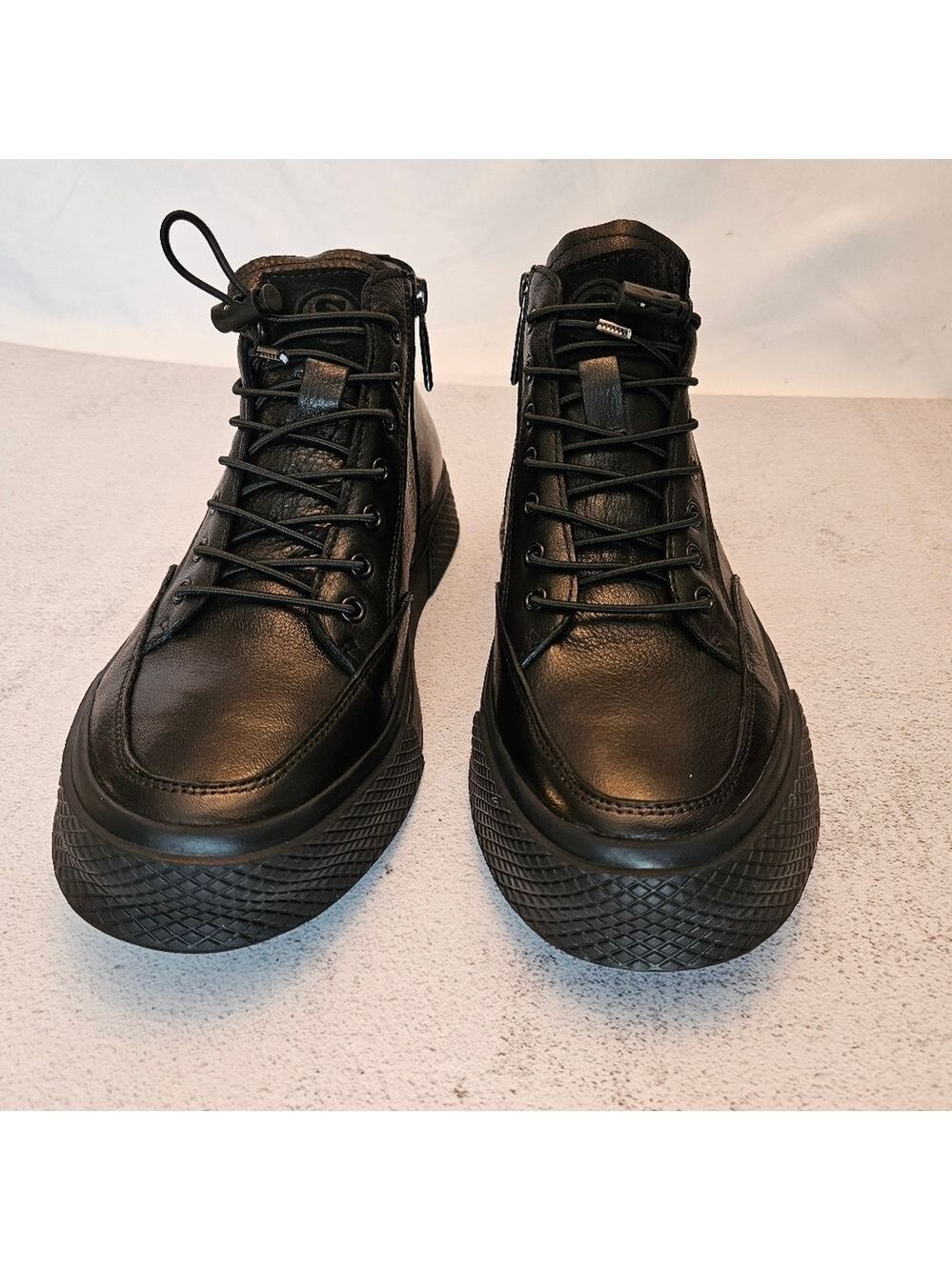 🍁NIB Size 7 Black High Top Leather Sneakers, Snover, Country of Origin: Canada